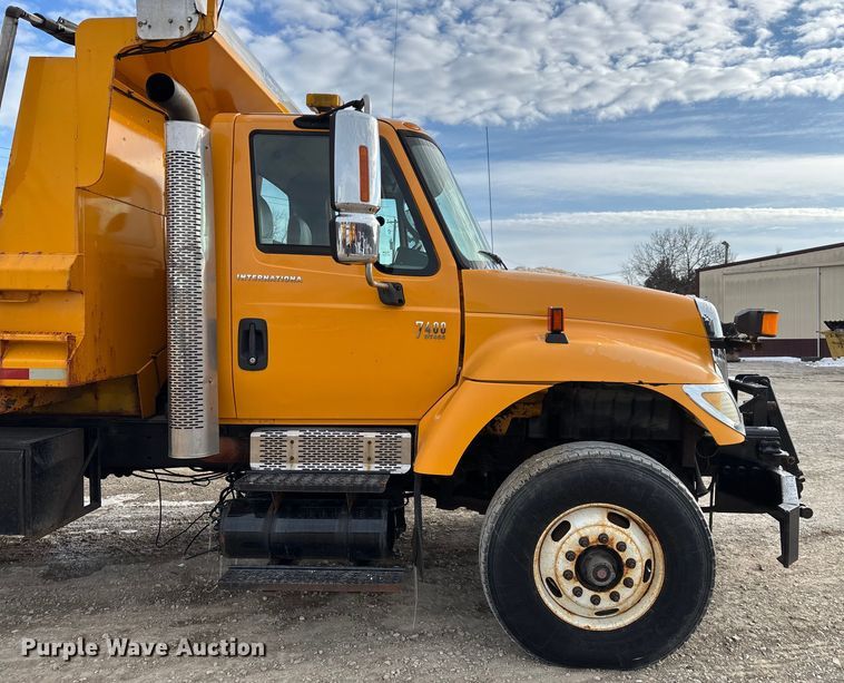 image for item FG0046 2006 International 7400 dump truck