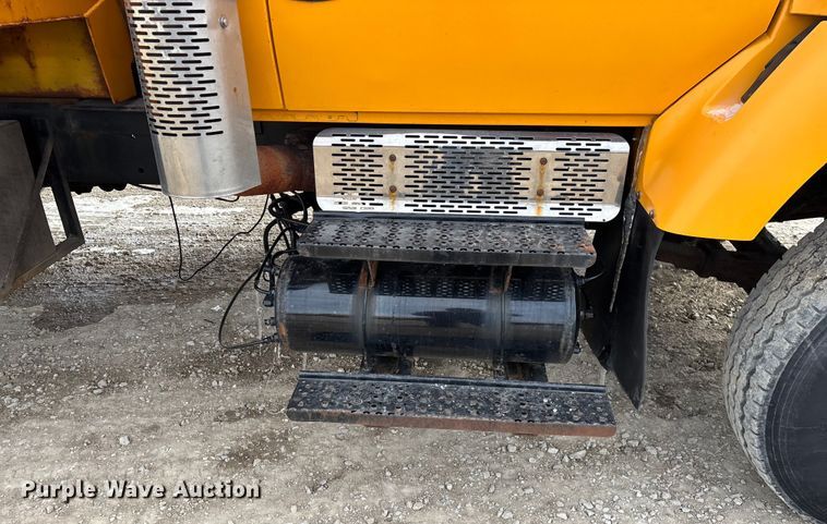 image for item FG0046 2006 International 7400 dump truck