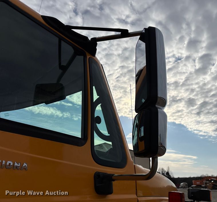 image for item FG0046 2006 International 7400 dump truck