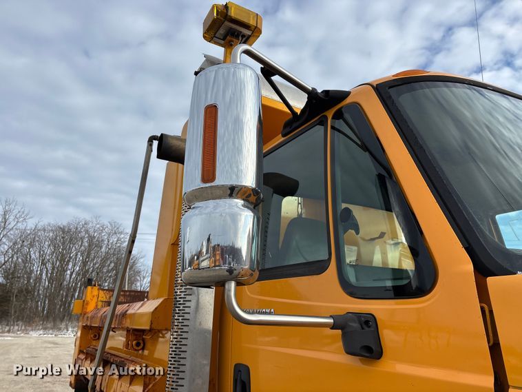 image for item FG0046 2006 International 7400 dump truck