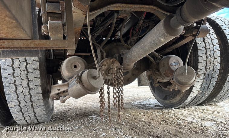 image for item FG0046 2006 International 7400 dump truck