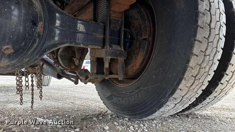 image for item FG0046 2006 International 7400 dump truck