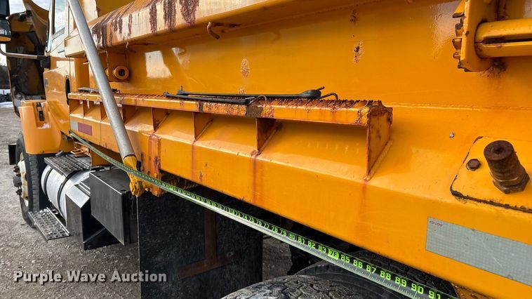 image for item FG0046 2006 International 7400 dump truck