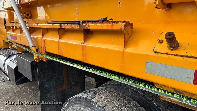 image for item FG0046 2006 International 7400 dump truck