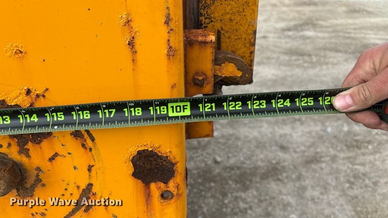 image for item FG0046 2006 International 7400 dump truck