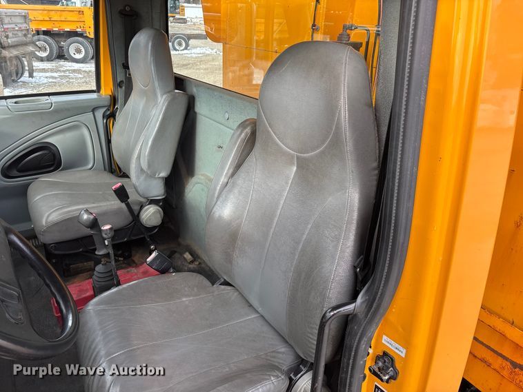 image for item FG0046 2006 International 7400 dump truck