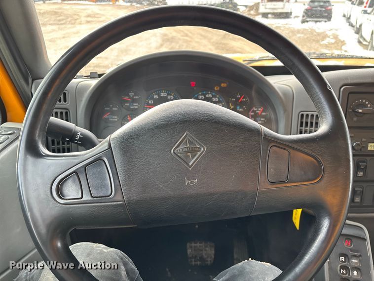 image for item FG0046 2006 International 7400 dump truck