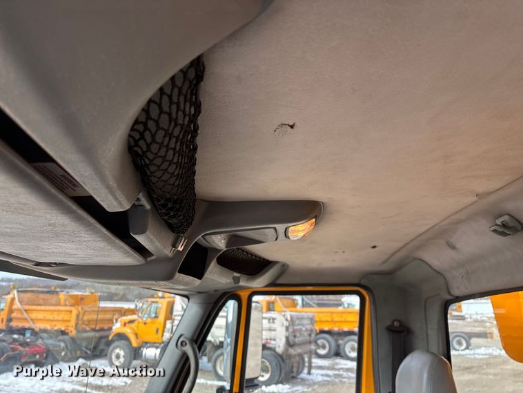 image for item FG0046 2006 International 7400 dump truck