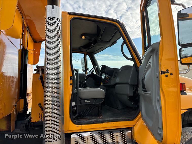 image for item FG0046 2006 International 7400 dump truck