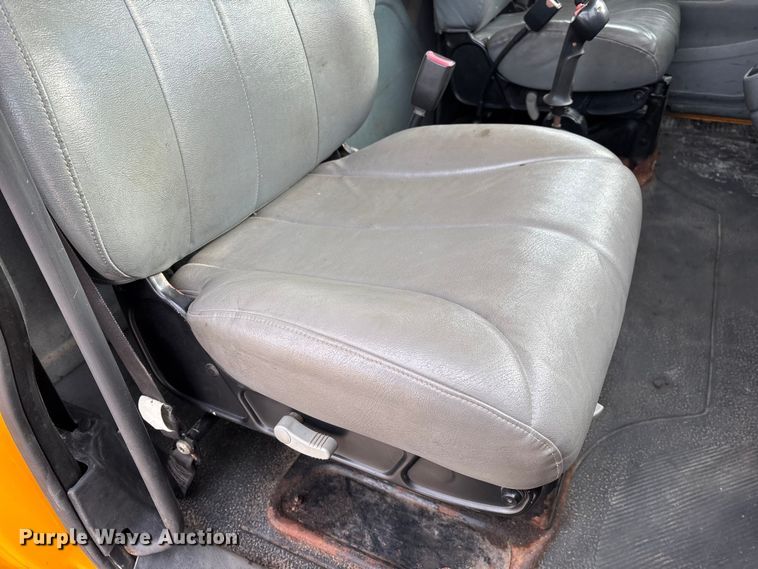 image for item FG0046 2006 International 7400 dump truck