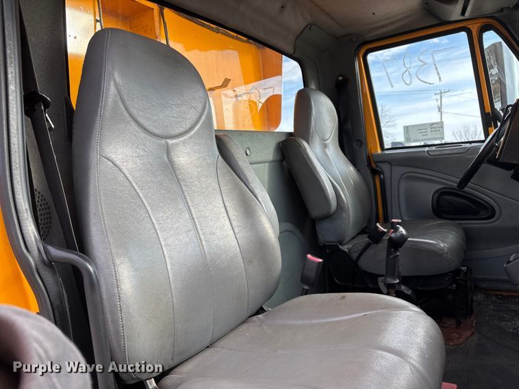 image for item FG0046 2006 International 7400 dump truck