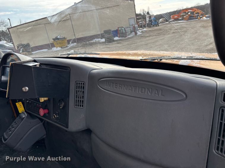 image for item FG0046 2006 International 7400 dump truck