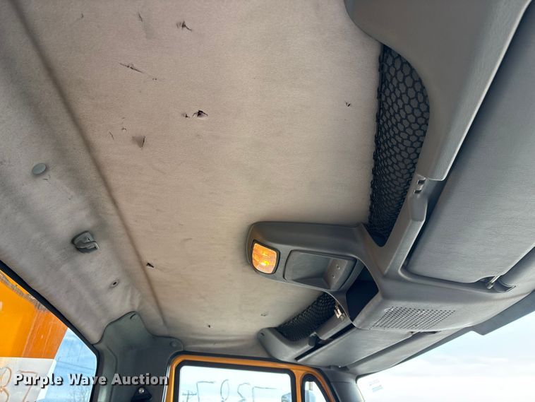 image for item FG0046 2006 International 7400 dump truck