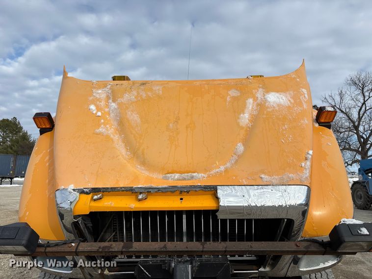 image for item FG0046 2006 International 7400 dump truck