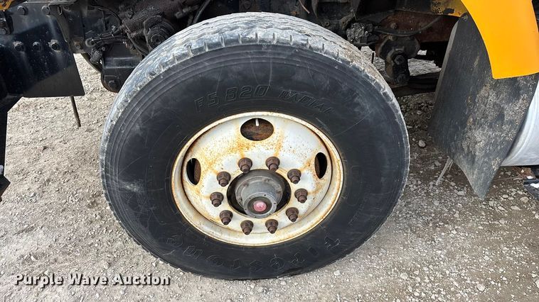 image for item FG0046 2006 International 7400 dump truck