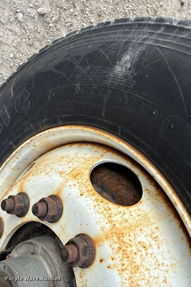 image for item FG0046 2006 International 7400 dump truck