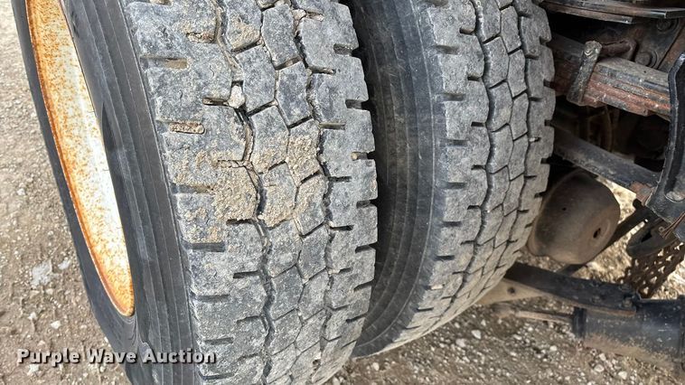 image for item FG0046 2006 International 7400 dump truck