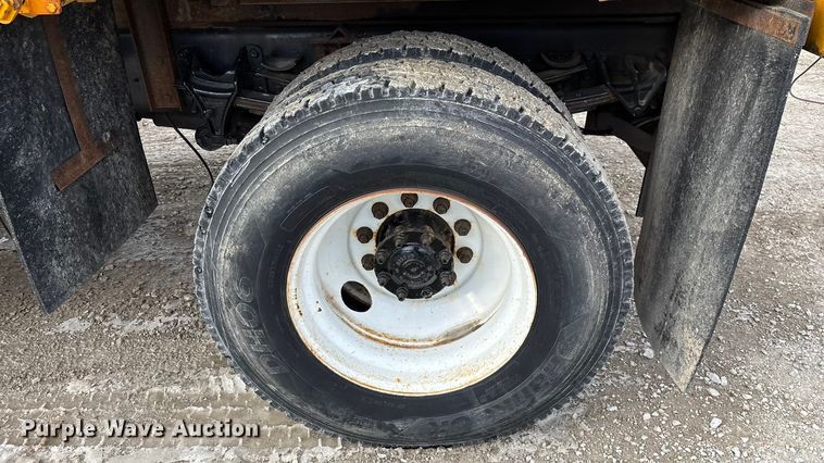 image for item FG0046 2006 International 7400 dump truck