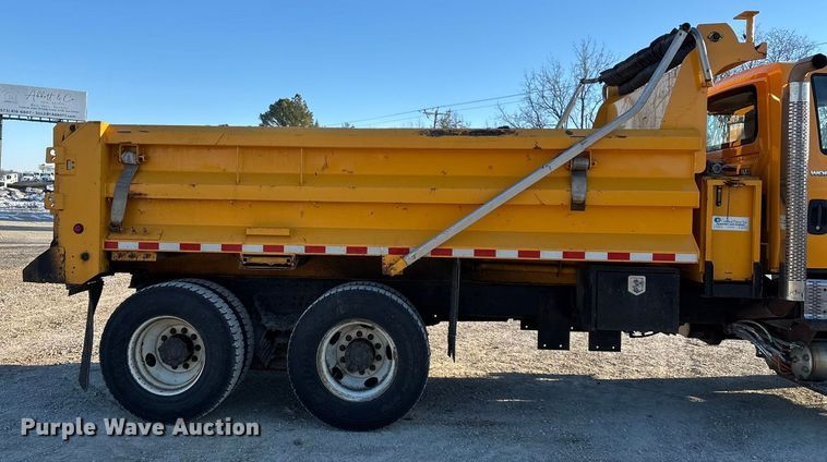 image for item FG0047 2012 International WorkStar 7500 dump truck