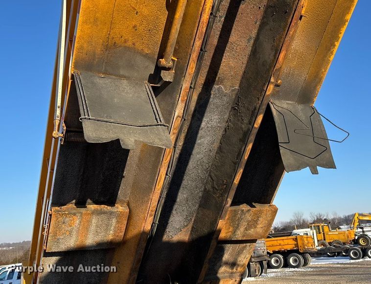 image for item FG0047 2012 International WorkStar 7500 dump truck