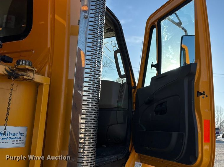 image for item FG0047 2012 International WorkStar 7500 dump truck