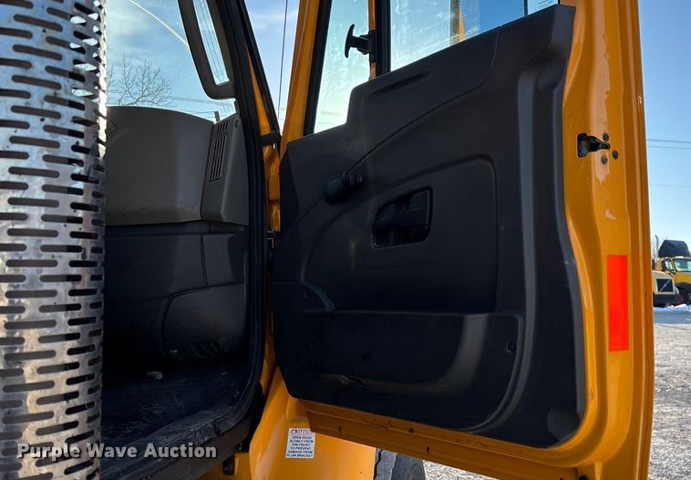 image for item FG0047 2012 International WorkStar 7500 dump truck