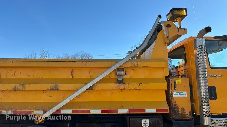 image for item FG0048 2013 International 7500 WorkStar dump truck