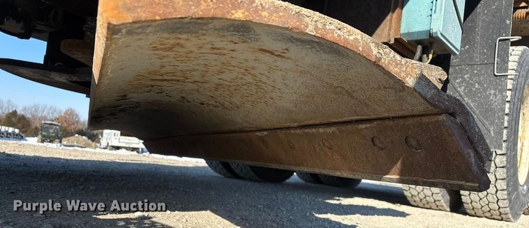 image for item FG0048 2013 International 7500 WorkStar dump truck