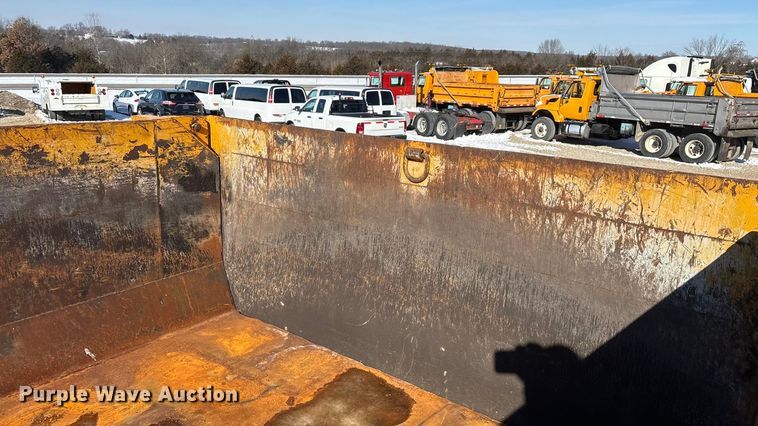 image for item FG0048 2013 International 7500 WorkStar dump truck