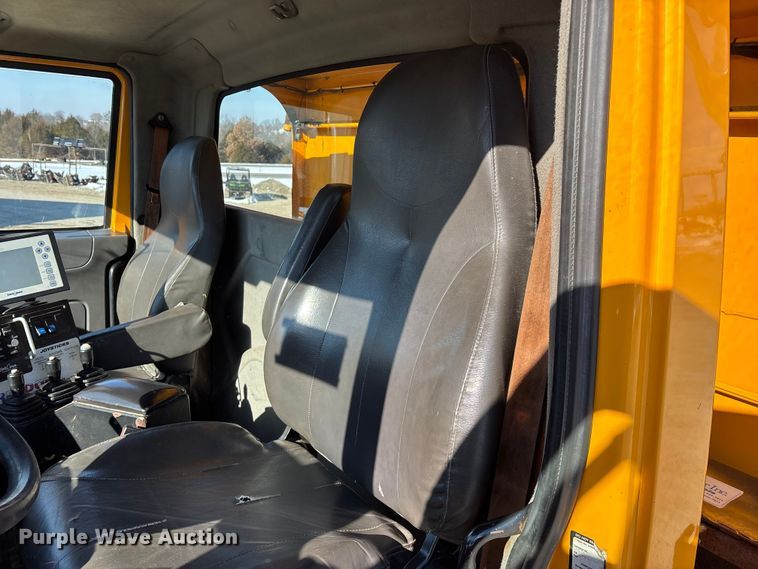 image for item FG0048 2013 International 7500 WorkStar dump truck