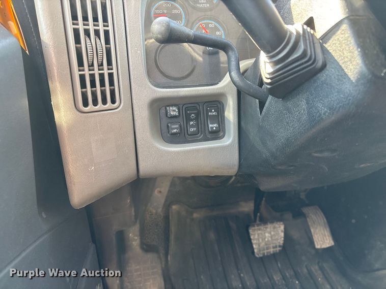 image for item FG0048 2013 International 7500 WorkStar dump truck