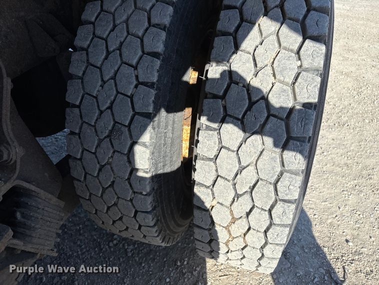 image for item FG0048 2013 International 7500 WorkStar dump truck