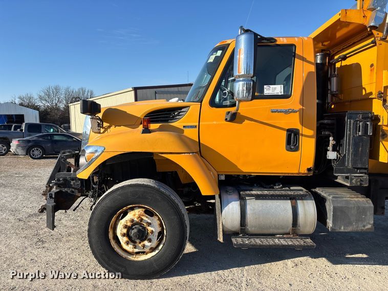 image for item FG0050 2010 International 7500 WorkStar dump truck