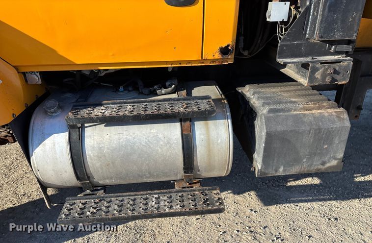 image for item FG0050 2010 International 7500 WorkStar dump truck