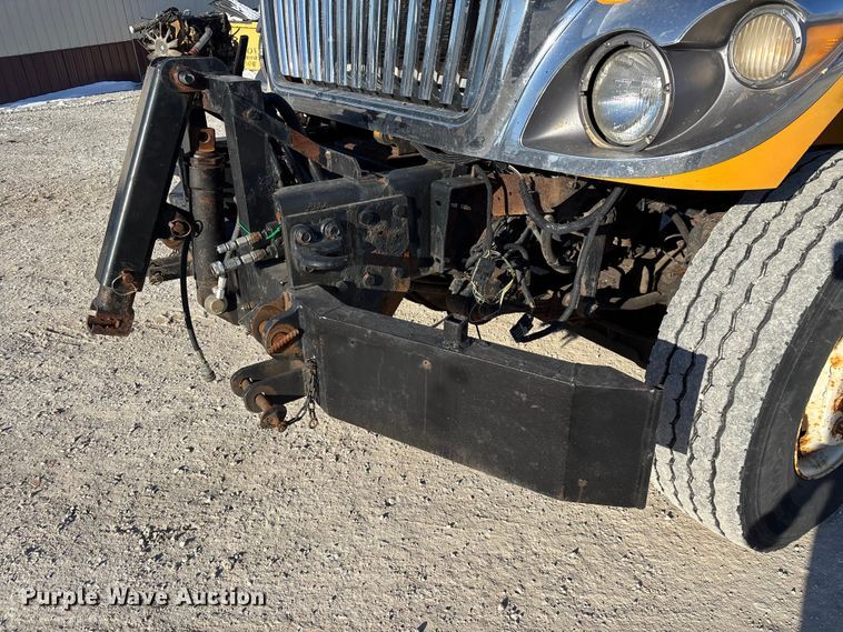 image for item FG0050 2010 International 7500 WorkStar dump truck