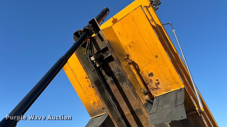 image for item FG0050 2010 International 7500 WorkStar dump truck