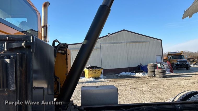 image for item FG0050 2010 International 7500 WorkStar dump truck