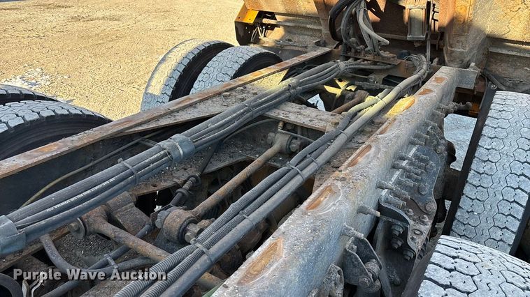 image for item FG0050 2010 International 7500 WorkStar dump truck