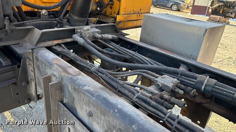 image for item FG0050 2010 International 7500 WorkStar dump truck