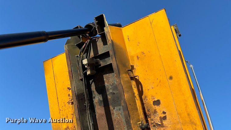 image for item FG0050 2010 International 7500 WorkStar dump truck