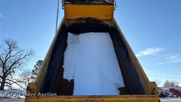 image for item FG0050 2010 International 7500 WorkStar dump truck