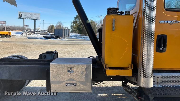 image for item FG0050 2010 International 7500 WorkStar dump truck