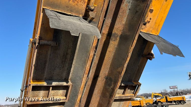 image for item FG0050 2010 International 7500 WorkStar dump truck