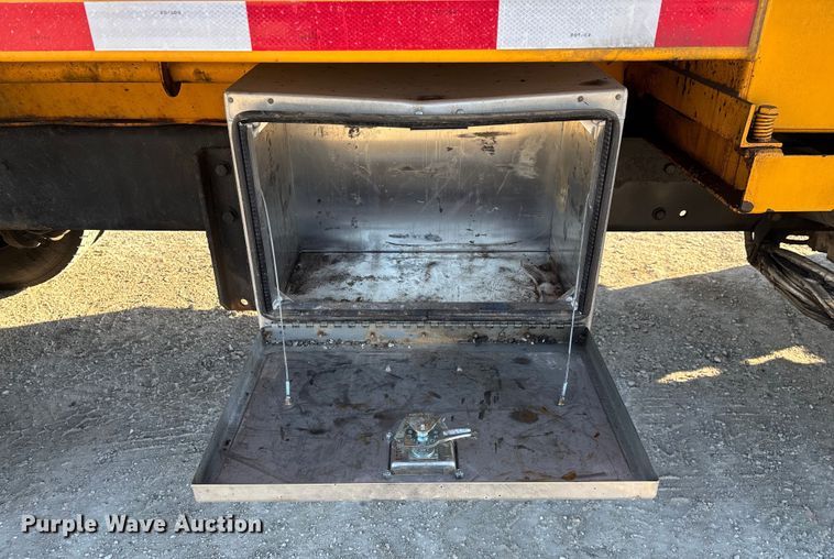 image for item FG0050 2010 International 7500 WorkStar dump truck