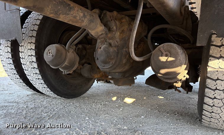 image for item FG0050 2010 International 7500 WorkStar dump truck