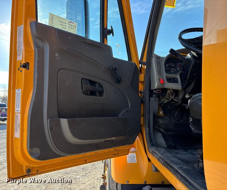 image for item FG0050 2010 International 7500 WorkStar dump truck