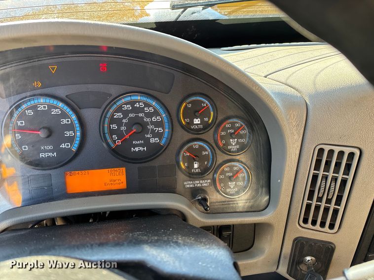 image for item FG0050 2010 International 7500 WorkStar dump truck