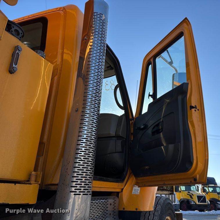 image for item FG0050 2010 International 7500 WorkStar dump truck