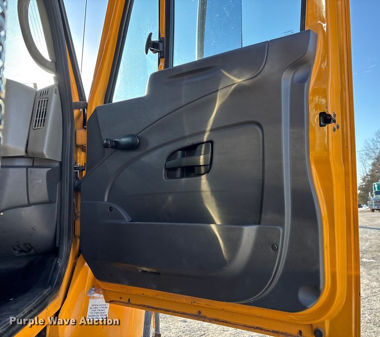 image for item FG0050 2010 International 7500 WorkStar dump truck