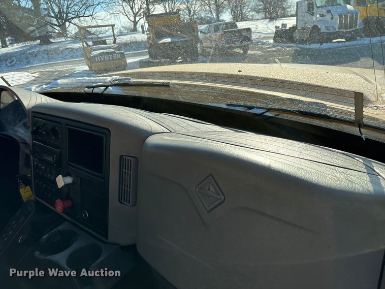 image for item FG0050 2010 International 7500 WorkStar dump truck